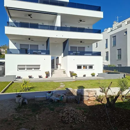 Luma Diklo Matea Zadar
